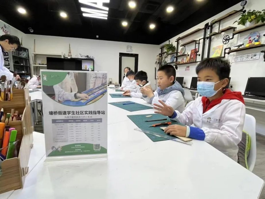 社區(qū)創(chuàng)新屋與興趣課程進學校 開啟科創(chuàng)趣味新體驗
